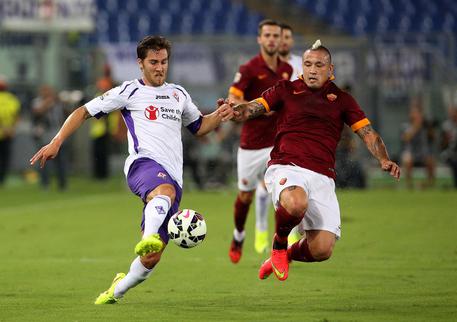 Roma's Radja Nainggolan (R) and Fiorentina's Joshua Brillante in action during the Italian Serie A soccer match AS Roma vs ACF Fiorentina at Olimpico stadium in Rome, Italy, 30 August 2014.
ANSA/ALESSANDRO DI MEO